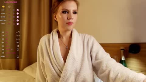 VICTORIA online show from 10/06/25, 01:14