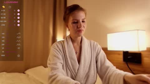 Snapshot of 1slavicdoll chatting on 11/16/25, 01:22 VICTORIA online show from 11/16/25, 01:22