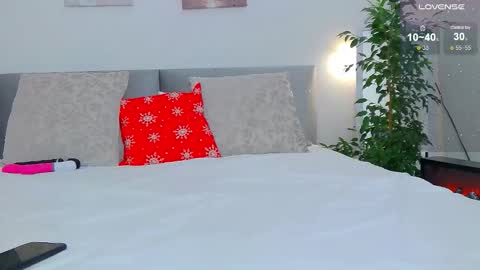 Snapshot of 1sweetvictoria chatting on 12/18/25, 02:12 Victoria online show from 12/18/25, 02:12