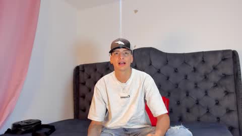 Snapshot of 1threestar chatting on 11/30/25, 02:10 1Threestar online show from 11/30/25, 02:10