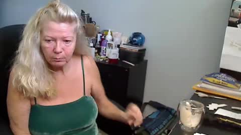 Snapshot of 1xtrahornyone chatting on 12/13/24, 03:32 Susan online show from 12/13/24, 03:32