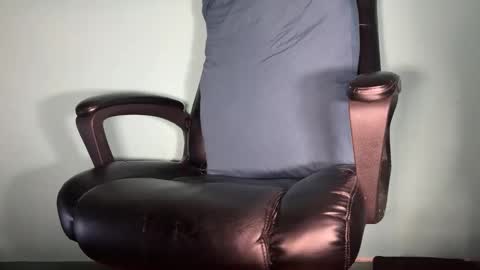 Snapshot of 2001cashking chatting on 10/30/25, 07:43 2001cashking online show from 10/30/25, 07:43