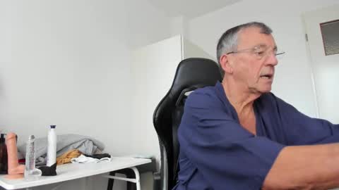 Henk online show from 10/26/25, 01:39