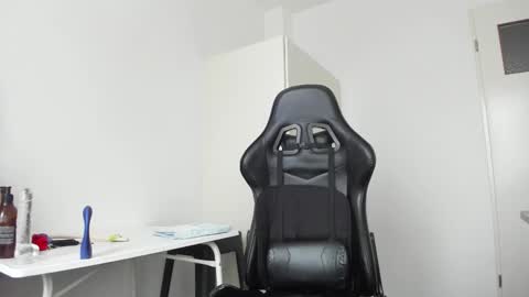 Snapshot of 200gentleman chatting on 11/23/25, 02:39 Henk online show from 11/23/25, 02:39