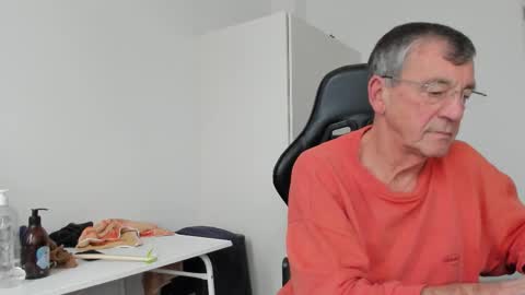 Snapshot of 200gentleman chatting on 12/01/25, 02:55 Henk online show from 12/01/25, 02:55