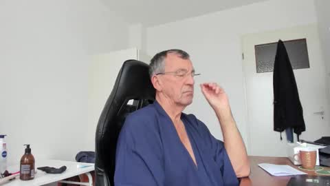 Snapshot of 200gentleman chatting on 12/05/25, 12:03 Henk online show from 12/05/25, 12:03