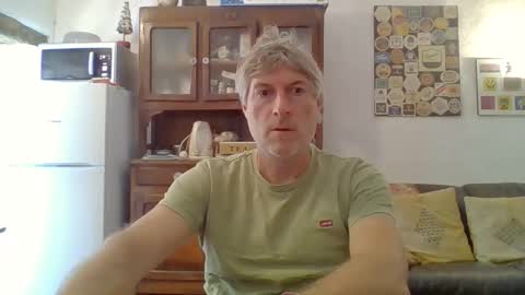 Snapshot of 22esserre chatting on 09/29/25, 11:48 22esserre online show from 09/29/25, 11:48