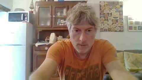 Snapshot of 22esserre chatting on 10/15/25, 11:32 22esserre online show from 10/15/25, 11:32