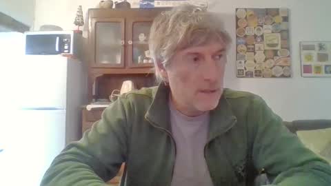 Snapshot of 22esserre chatting on 10/23/25, 11:42 22esserre online show from 10/23/25, 11:42