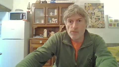 Snapshot of 22esserre chatting on 10/29/25, 01:02 22esserre online show from 10/29/25, 01:02