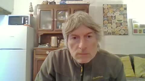 Snapshot of 22esserre chatting on 11/24/25, 01:11 22esserre online show from 11/24/25, 01:11