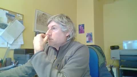 Snapshot of 22esserre chatting on 12/04/25, 10:02 22esserre online show from 12/04/25, 10:02