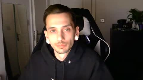 2323gary online show from 03/04/25, 01:34