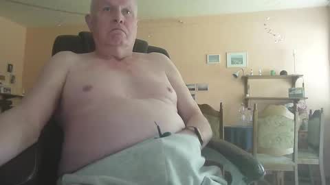 Snapshot of 29famila chatting on 10/19/25, 11:44 29famila online show from 10/19/25, 11:44