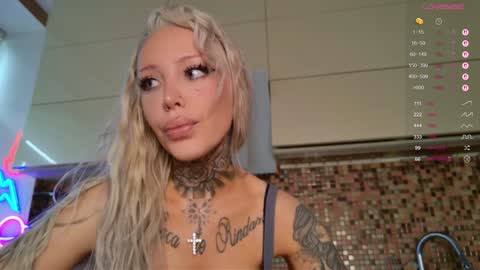 Snapshot of 2badforyou chatting on 09/27/25, 10:20 30 NOV online show from 09/27/25, 10:20