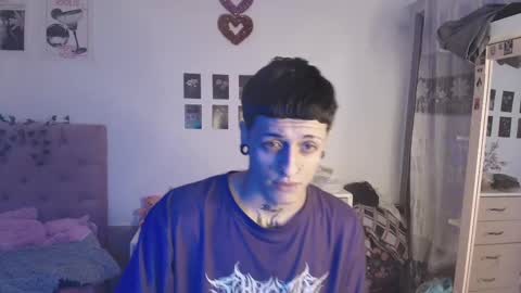 Snapshot of 2cb0y chatting on 09/22/25, 08:33 BAD online show from 09/22/25, 08:33