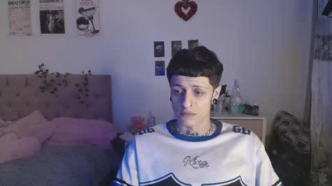 Snapshot of 2cb0y chatting on 09/27/25, 11:10 BAD online show from 09/27/25, 11:10