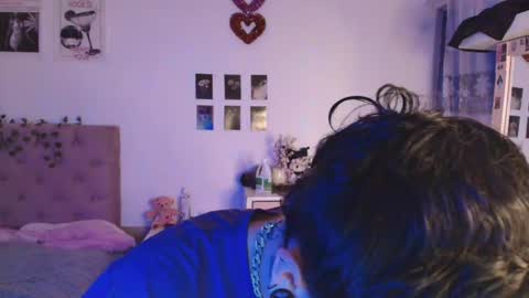 Snapshot of 2cb0y chatting on 09/29/25, 08:13 BAD online show from 09/29/25, 08:13