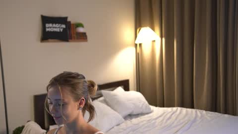 Elley  online show from 09/17/25, 07:43