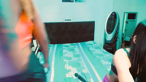 Snapshot of 2girls__dream chatting on 09/12/25, 10:48 samantha sharon online show from 09/12/25, 10:48