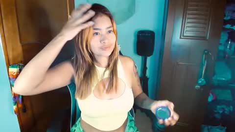 Snapshot of 2girls__dream chatting on 10/21/25, 10:16 samantha sharon online show from 10/21/25, 10:16