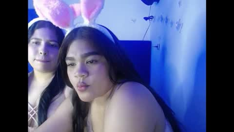 Snapshot of 2moons_full_of_love chatting on 10/19/25, 11:05 2moons_full_of_love online show from 10/19/25, 11:05