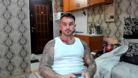 Snapshot of 2sexymuscles chatting on 10/16/25, 07:48 2sexymuscles online show from 10/16/25, 07:48