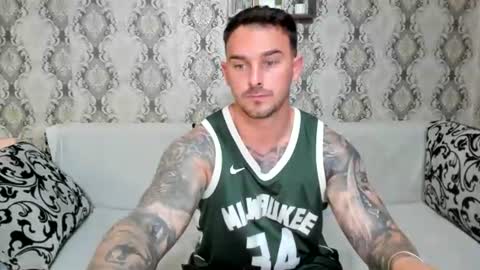 2sexymuscles online show from 06/22/26, 07:55