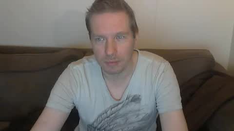 Snapshot of 2small4you83 chatting on 01/14/26, 01:55 2small4you83 online show from 01/14/26, 01:55