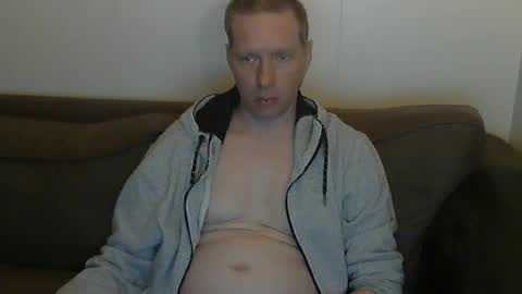 Snapshot of 2small4you83 chatting on 05/27/26, 01:57 2small4you83 online show from 05/27/26, 01:57
