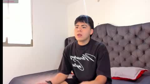 Guy 1  Guy 2  Guy 3. online show from 11/07/25, 07:25