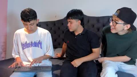 Guy 1  Guy 2  Guy 3. online show from 11/08/25, 07:23