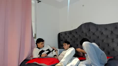 Guy 1  Guy 2  Guy 3. online show from 11/20/25, 08:19