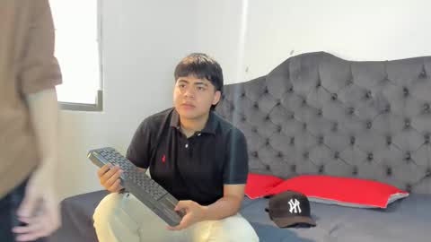 Guy 1  Guy 2  Guy 3. online show from 11/26/25, 07:48