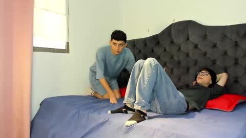 Guy 1  Guy 2  Guy 3. online show from 11/28/25, 08:00