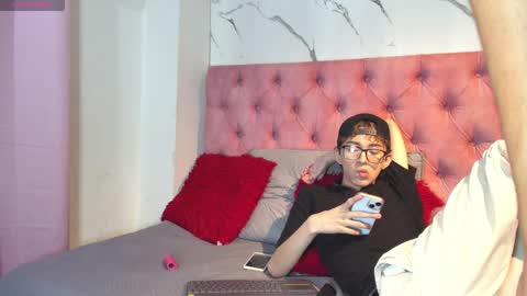 Guy 1  Guy 2  Guy 3. online show from 12/20/25, 08:05