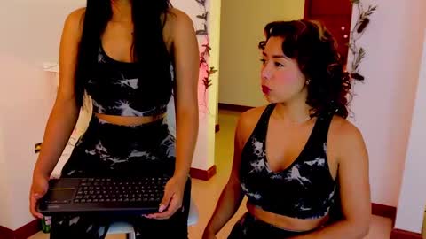 independent model online show from 12/25/24, 10:06