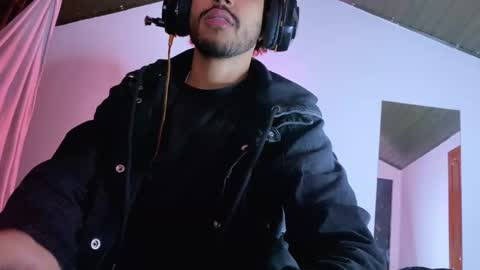 Snapshot of 3v1l_ chatting on 11/12/25, 12:44 E V I L online show from 11/12/25, 12:44