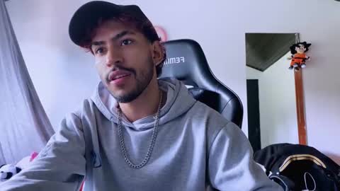 Snapshot of 3v1l_ chatting on 11/18/25, 06:12 E V I L online show from 11/18/25, 06:12