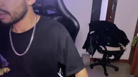 Snapshot of 3v1l_ chatting on 11/30/25, 11:31 E V I L online show from 11/30/25, 11:31