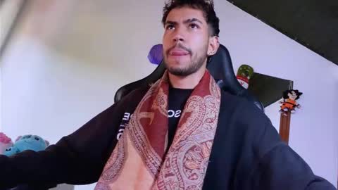 Snapshot of 3v1l_ chatting on 12/15/25, 07:40 E V I L online show from 12/15/25, 07:40