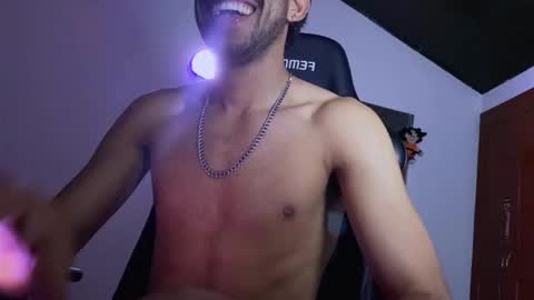 Snapshot of 3v1l_ chatting on 12/16/25, 07:46 E V I L online show from 12/16/25, 07:46