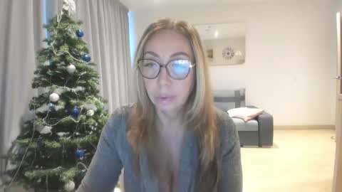 Snapshot of 4ollie chatting on 12/15/25, 11:14 4ollie online show from 12/15/25, 11:14