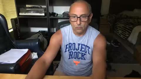 daddy vegas  for single women and couples here online show from 04/28/26, 11:54