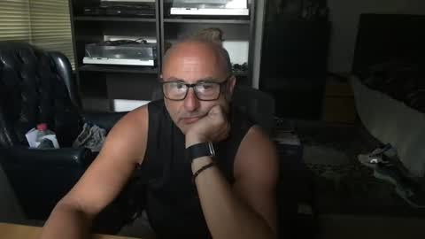 daddy vegas  for single women and couples here online show from 07/09/26, 02:15