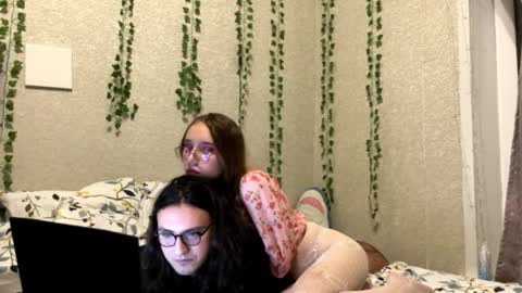 Snapshot of 6hei6not chatting on 12/03/25, 03:32 6hei6not online show from 12/03/25, 03:32