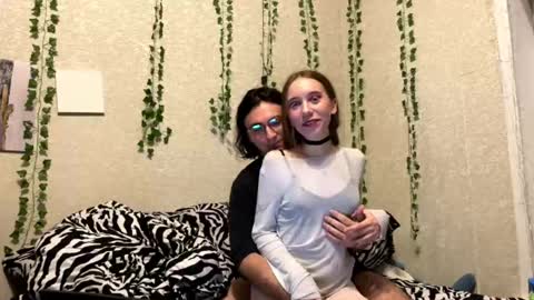 Snapshot of 6hei6not chatting on 12/16/25, 04:23 6hei6not online show from 12/16/25, 04:23