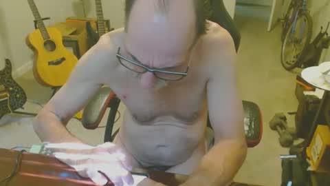 Snapshot of 6stringer62 chatting on 09/27/25, 06:13 6stringer62 online show from 09/27/25, 06:13