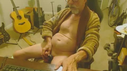 Snapshot of 6stringer62 chatting on 10/03/25, 03:25 6stringer62 online show from 10/03/25, 03:25