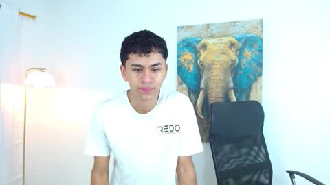 Snapshot of 7alan chatting on 10/13/25, 01:00 Alan online show from 10/13/25, 01:00